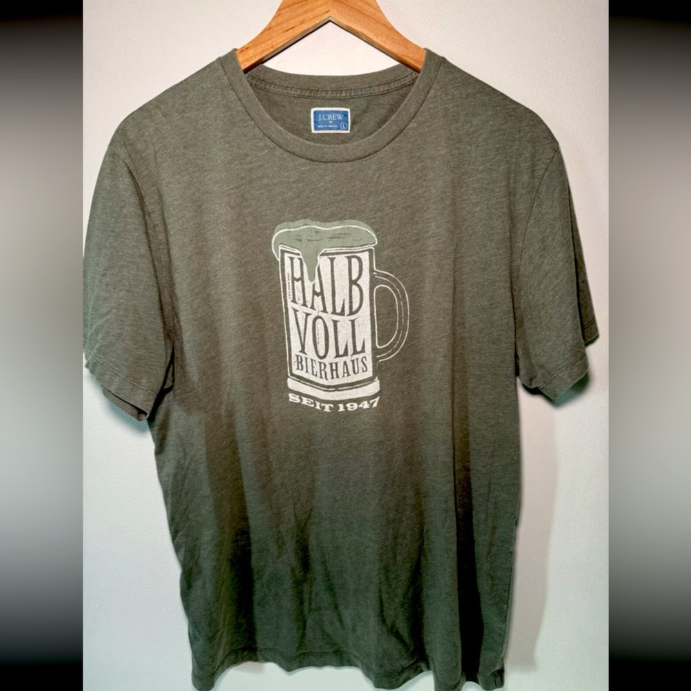 J Crew T Shirt Halb Voll Bierhaus Seit 1947  Men’s Large Green Beer Brewing Logo